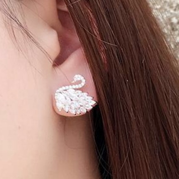 Beautiful 925 silver platedSWAN sapphire earrings - Picture 3 of 8